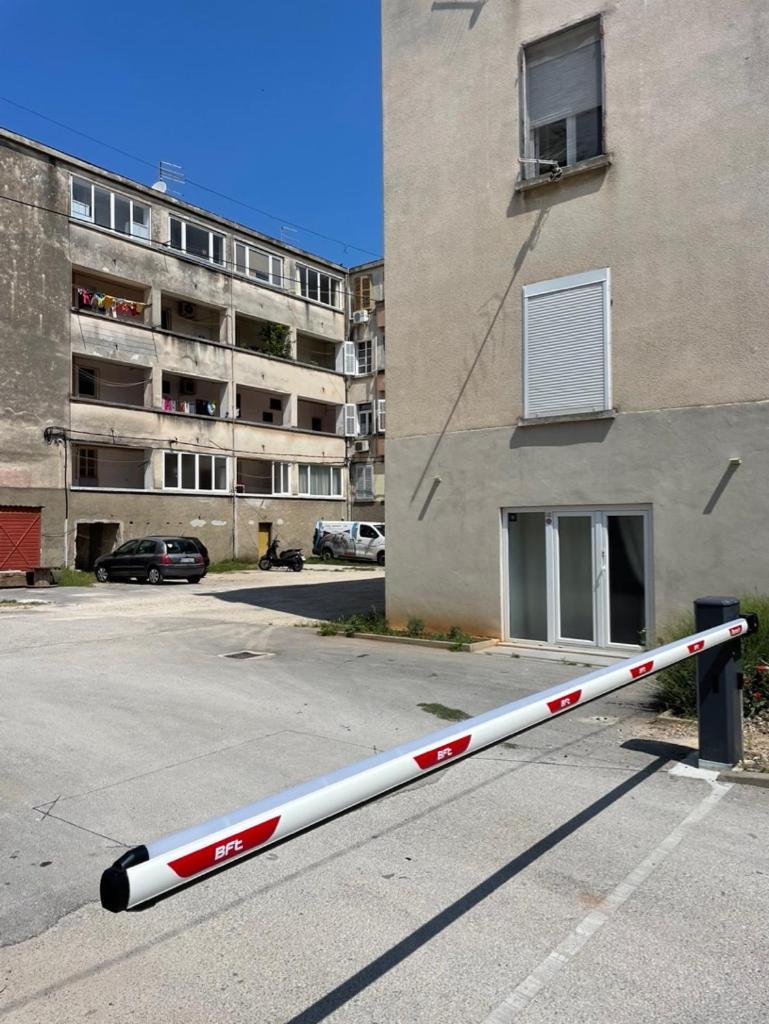 Amfora Deluxe Studio Пула Экстерьер фото