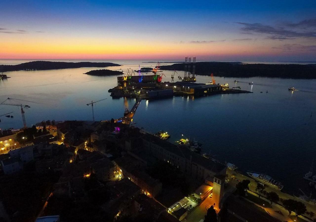 Amfora Deluxe Studio Пула Экстерьер фото